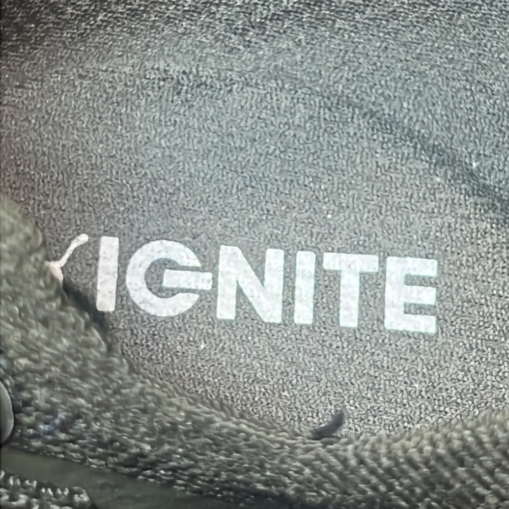 RARE Puma Ignite Evoknit Lo VR Running Shoe Women 7 Sample Sneaker Training - Picture 7 of 8